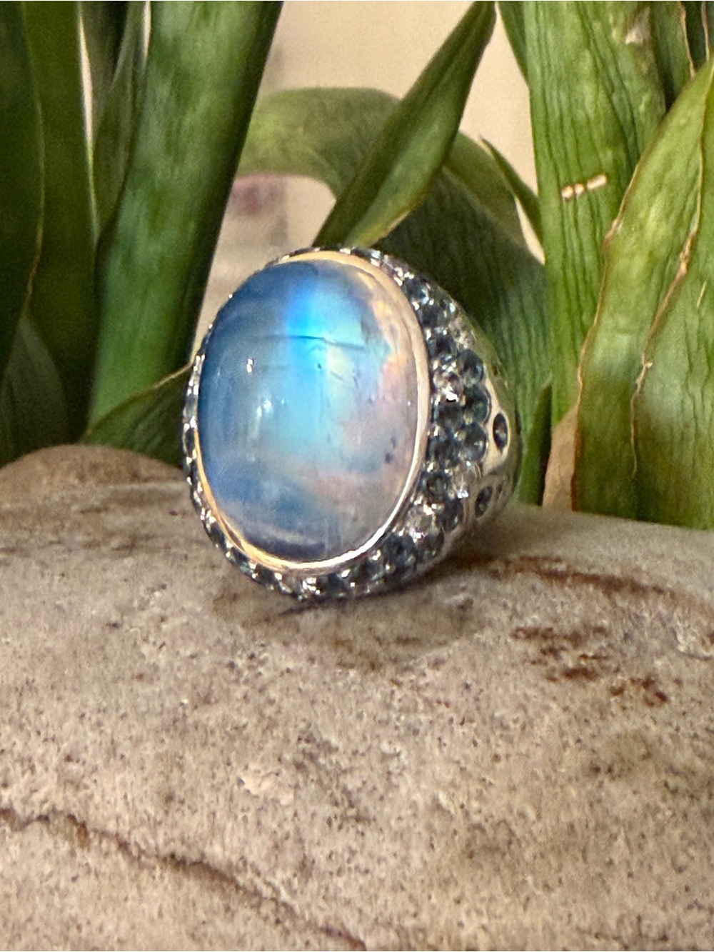 Rodney Raynor 18 karat gold moonstone Diamond Ring - Picture 6 of 11